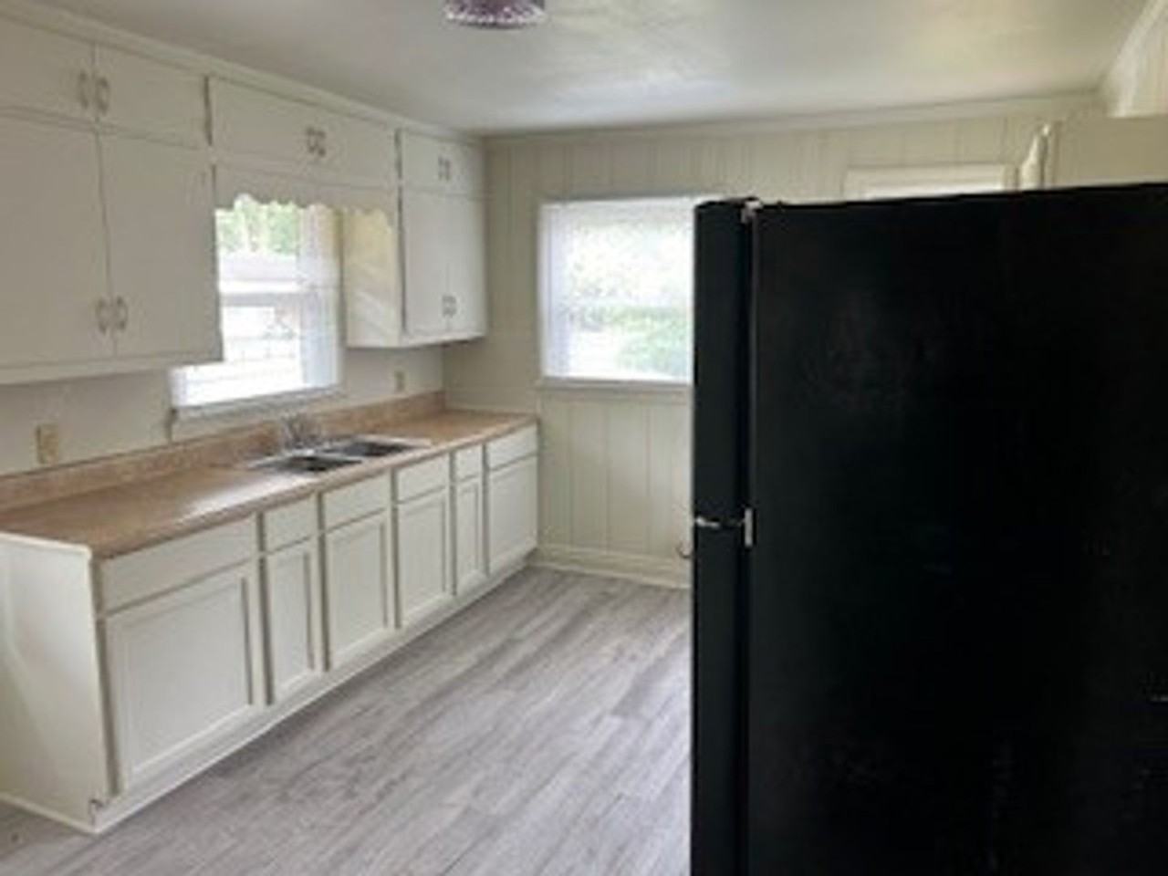 1009 E Devonshire St - Photo 4 of 11