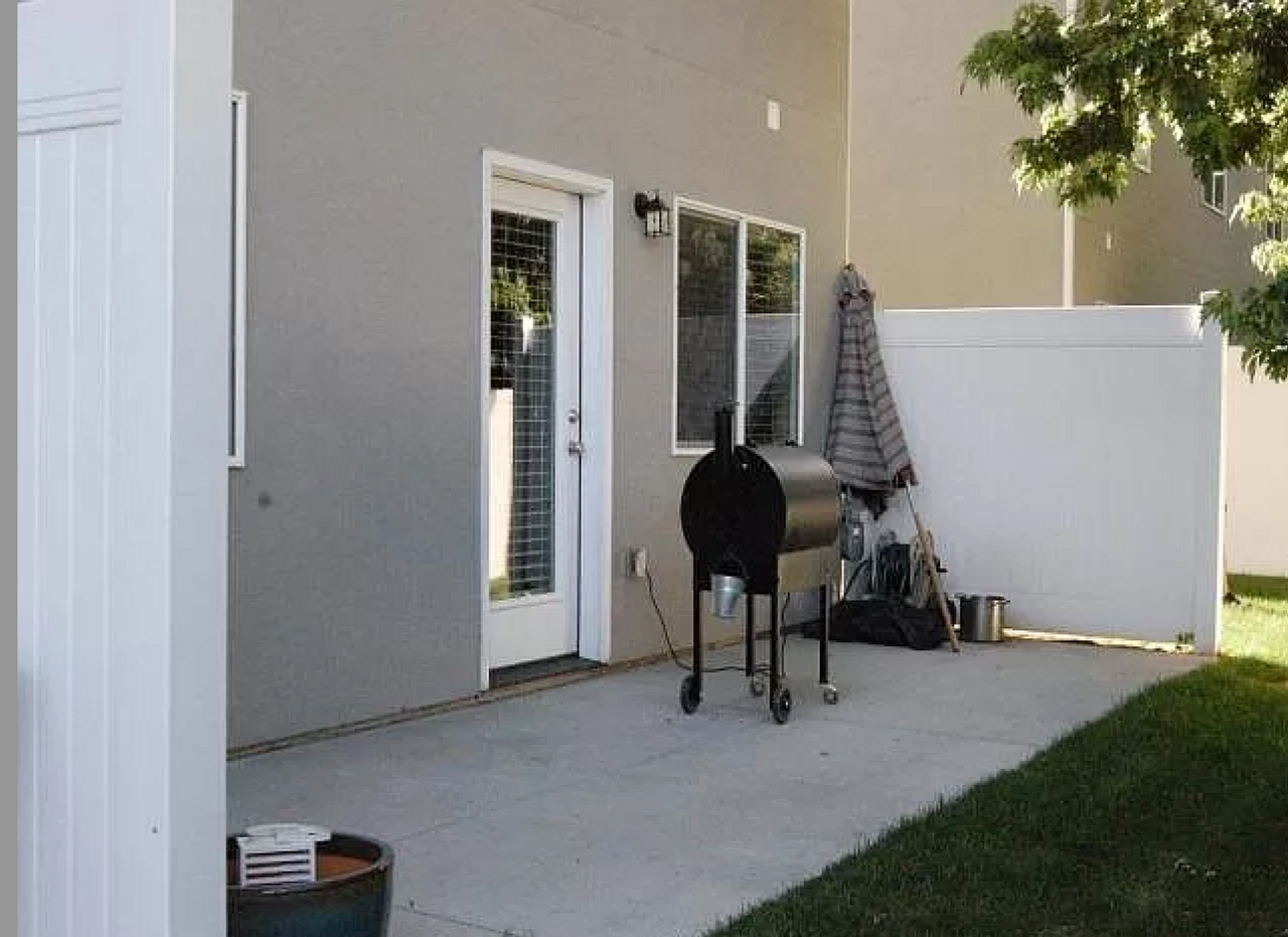 1044 W 2050 S - Photo 2 of 15