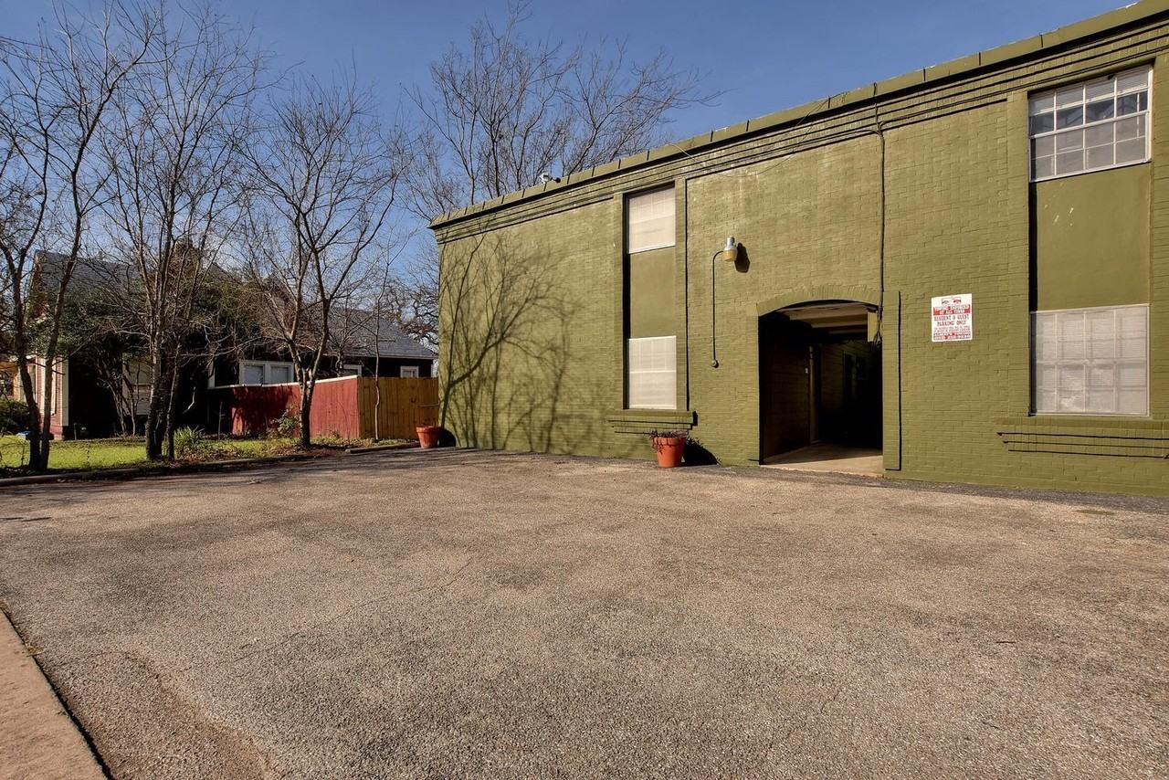 303 W. 40 St. - Photo 3 of 11