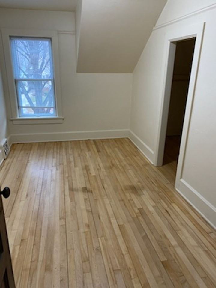 Phoebe Duplex - Photo 3 of 9