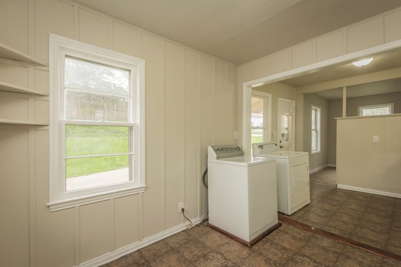 204 E Franklin Ave - Photo 5 of 13