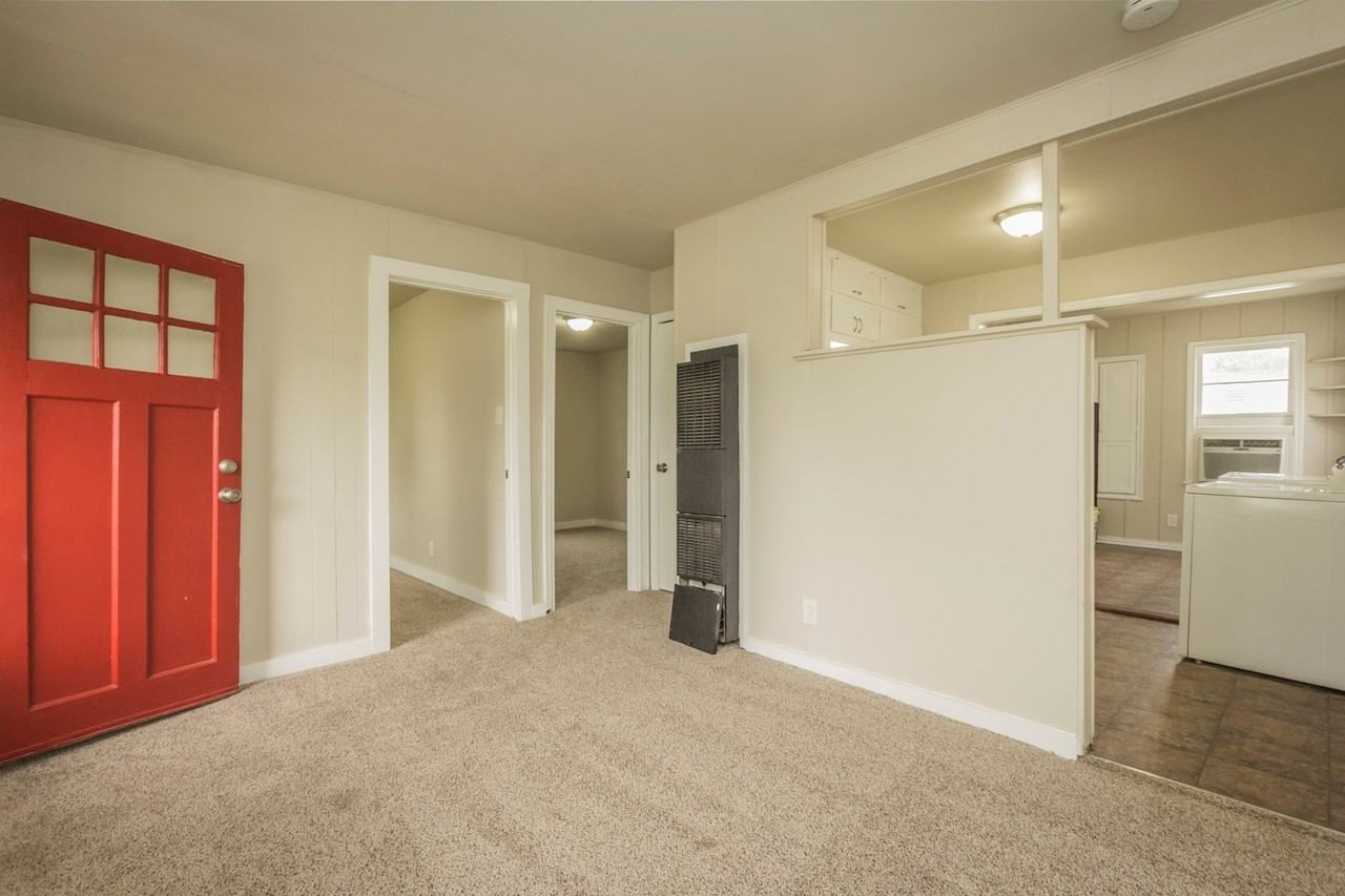 204 E Franklin Ave - Photo 6 of 13