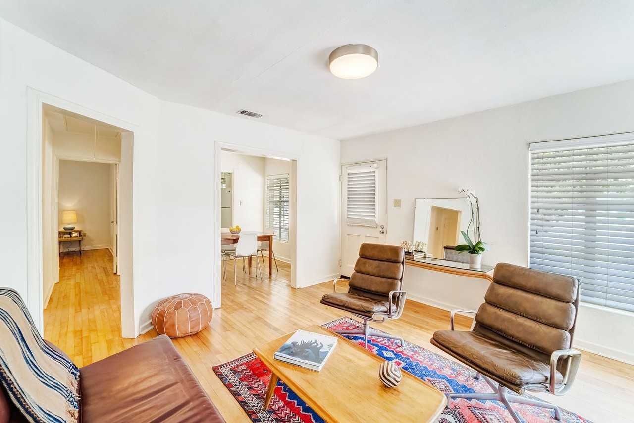 1016 Sycamore St - Photo 2 of 20