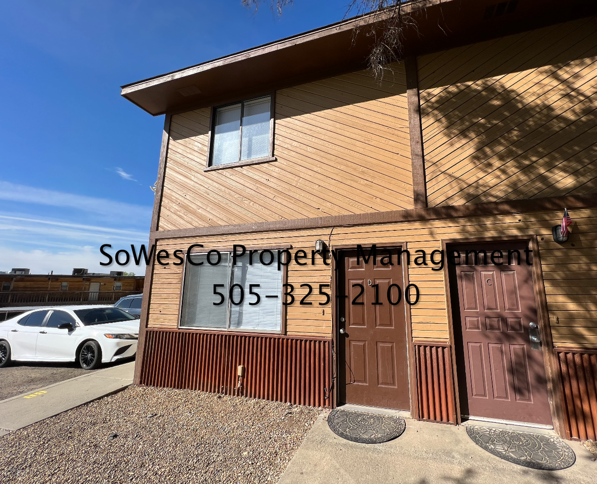 824 N Vine Ave #D - Photo 2 of 10