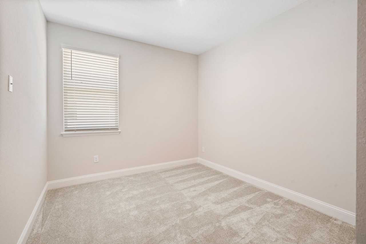 3492 Marsh Reserve Blvd - Photo 3 of 26