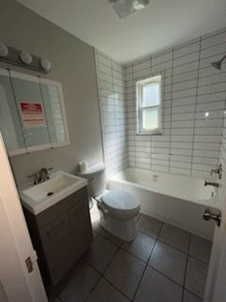 1839 Seaton St - Photo 2 of 10