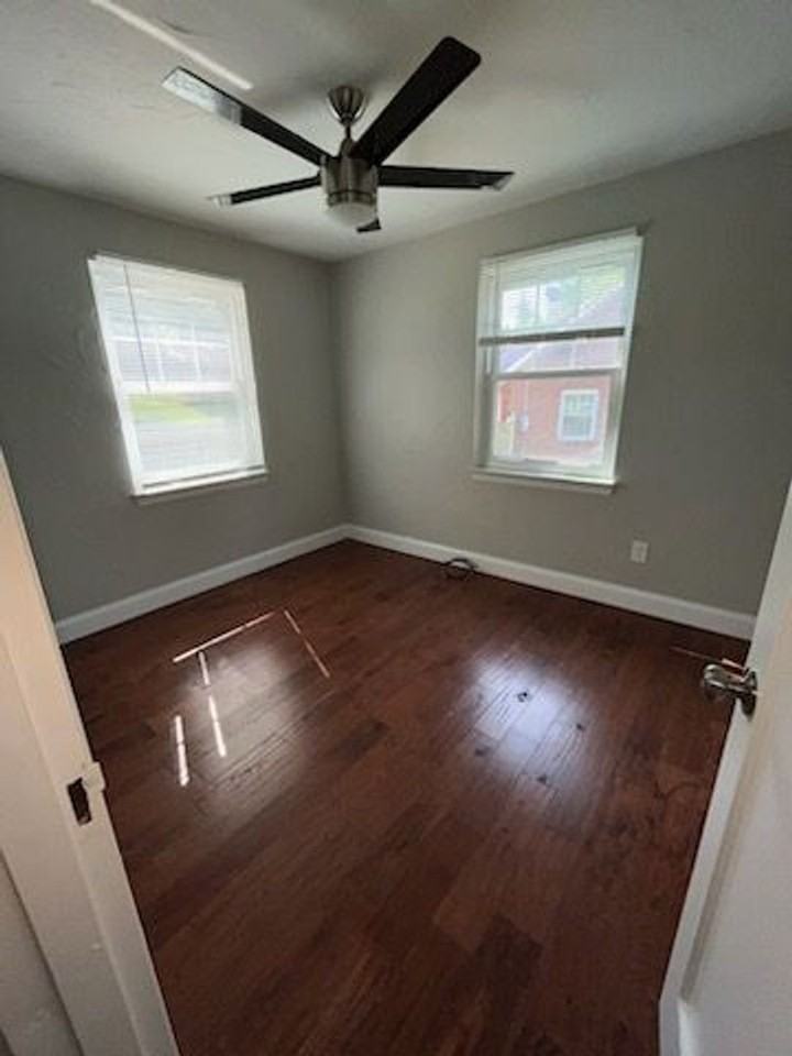 1839 Seaton St - Photo 3 of 10