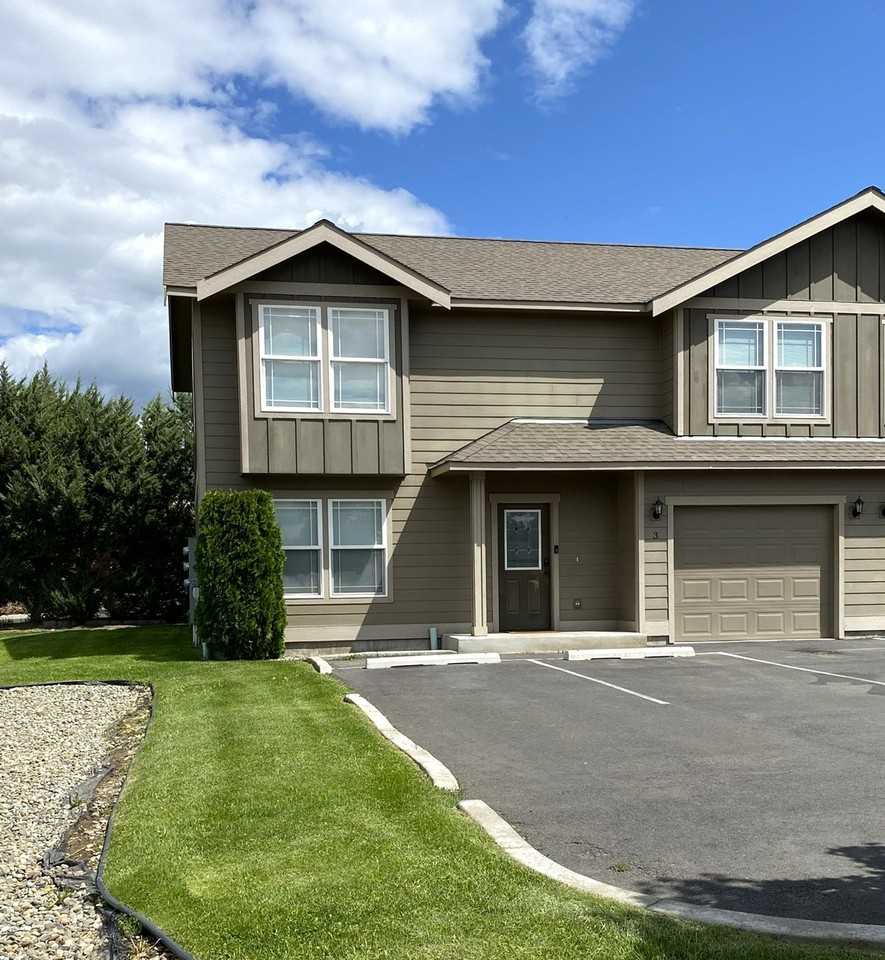 2100 N Chestnut St - Photo 2 of 40