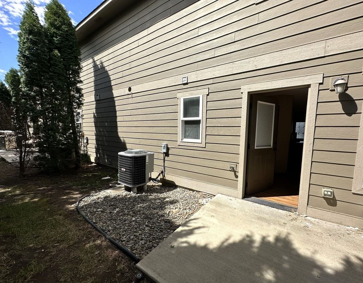 2100 N Chestnut St - Photo 4 of 40