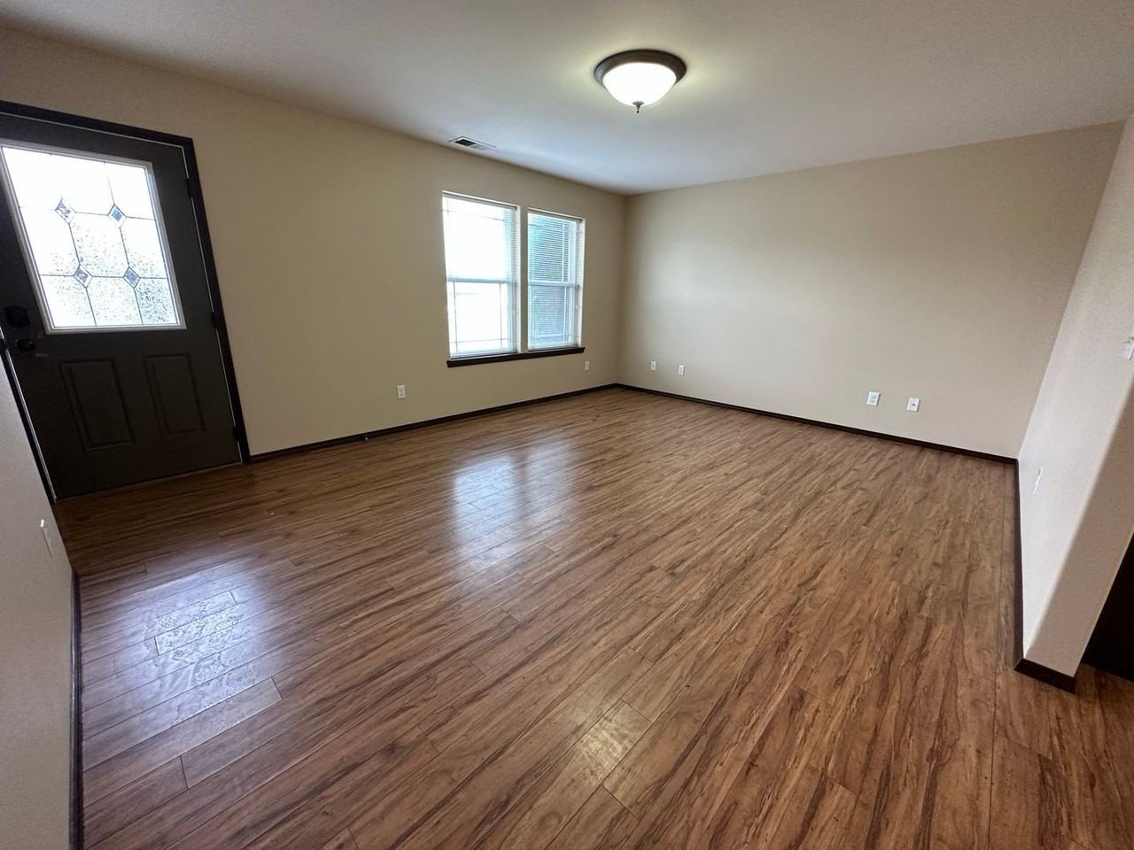 2100 N Chestnut St - Photo 7 of 40