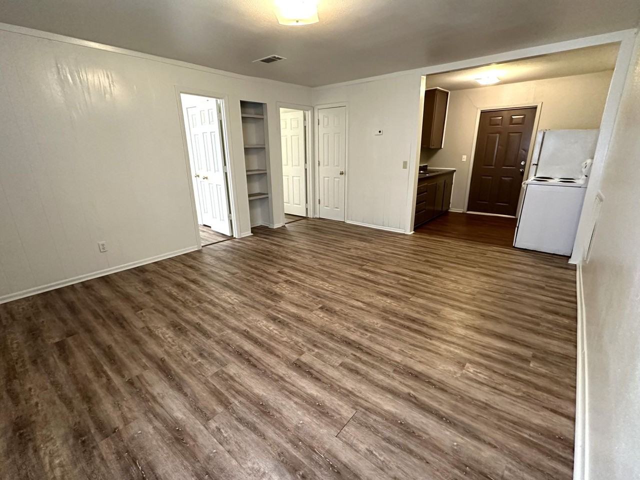 1110 Archie St - Photo 2 of 9