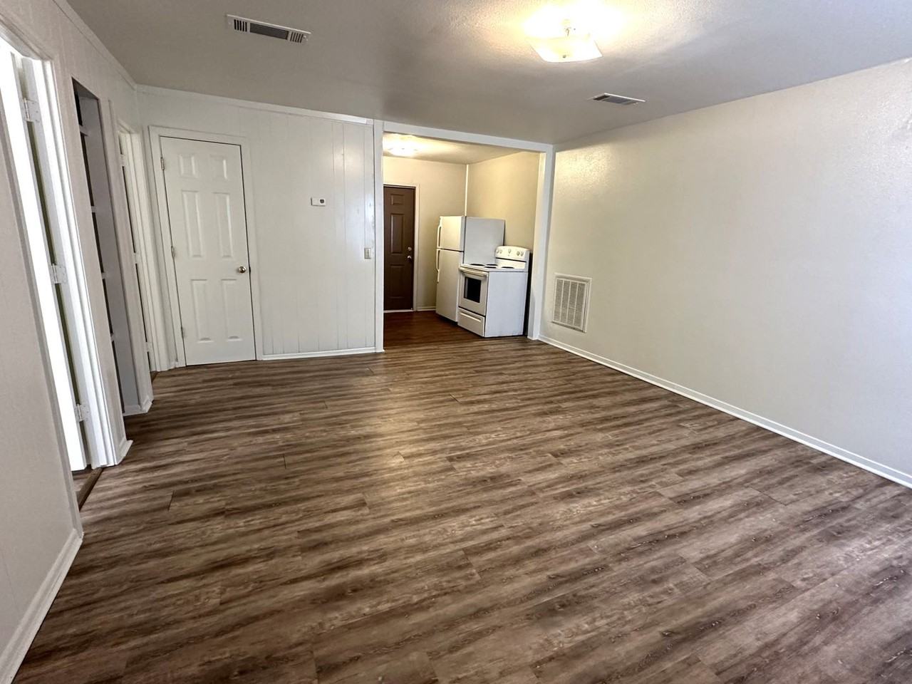 1110 Archie St - Photo 3 of 9