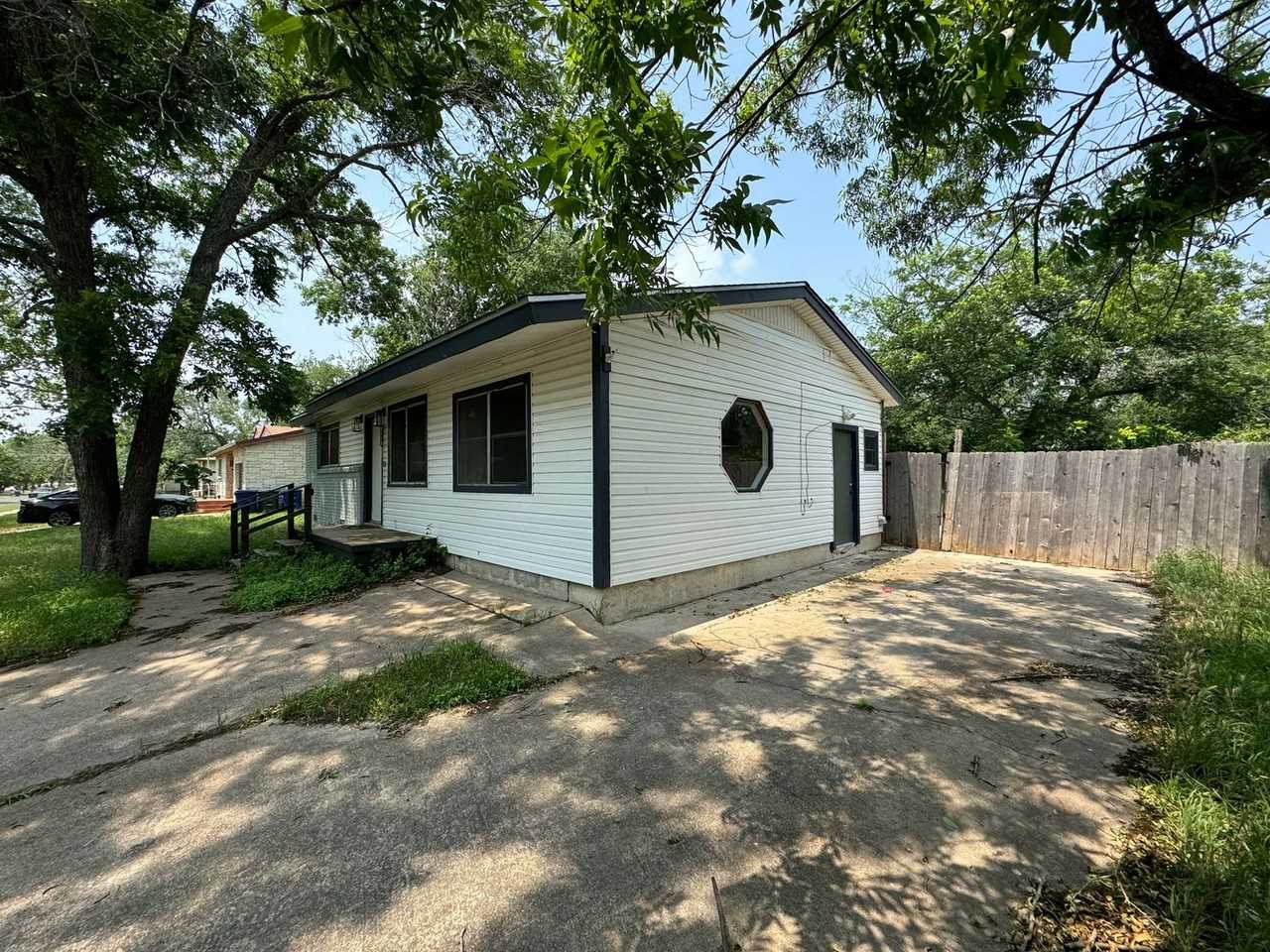 108 Easy St - Photo 2 of 39