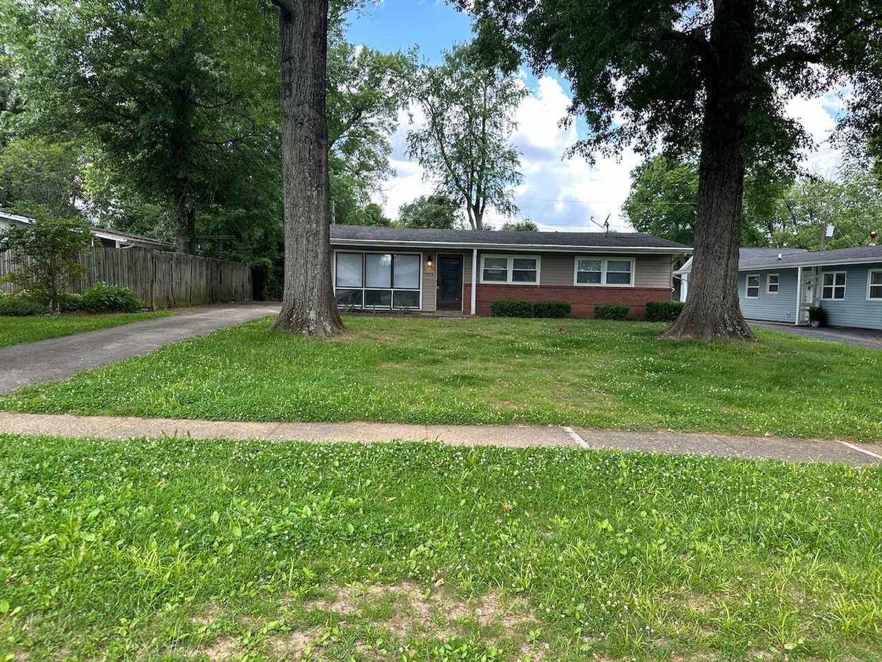 1712 Ashmoor Ln - Photo 2 of 35