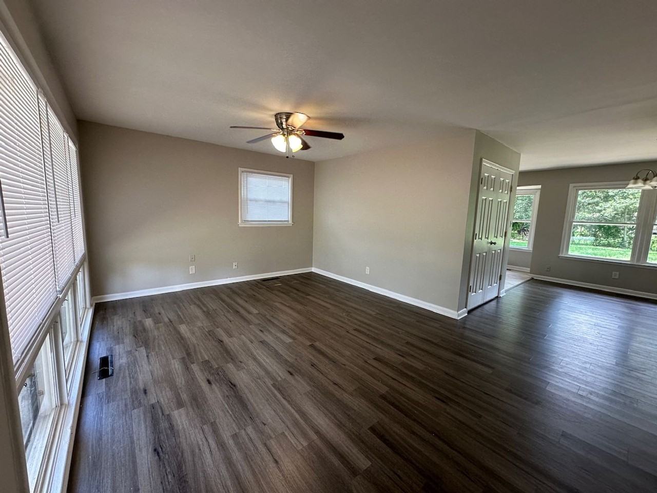 1712 Ashmoor Ln - Photo 3 of 35