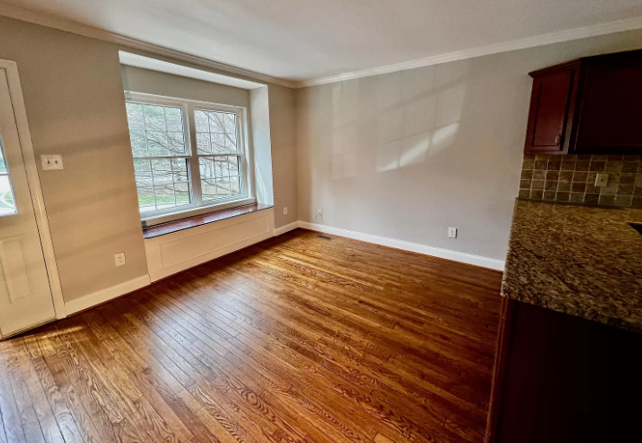 1424 Redwood Ct - Photo 2 of 13
