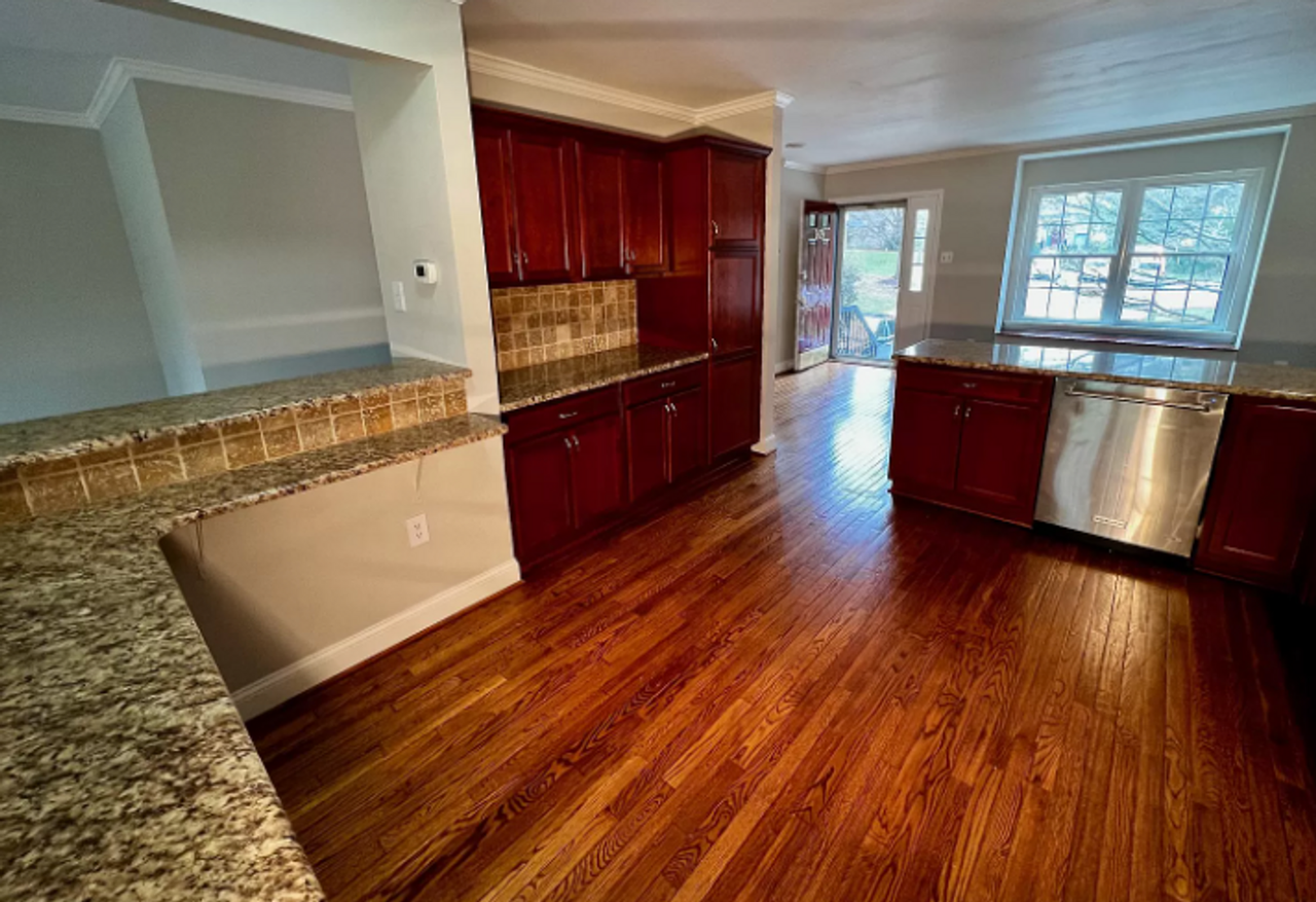1424 Redwood Ct - Photo 6 of 13