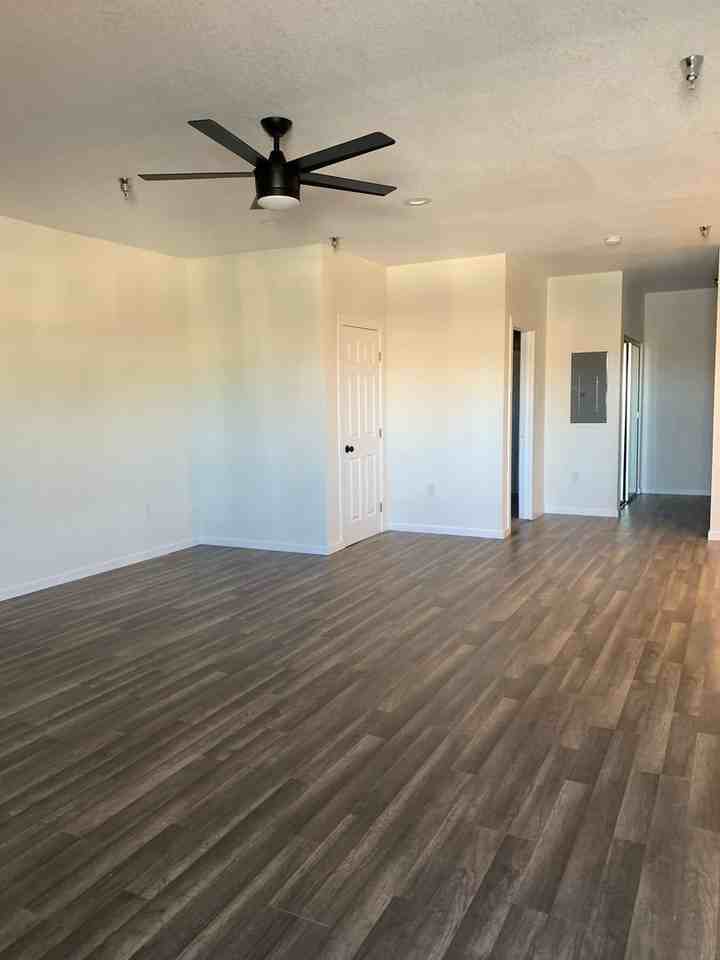 789 N Main - Photo 2 of 9