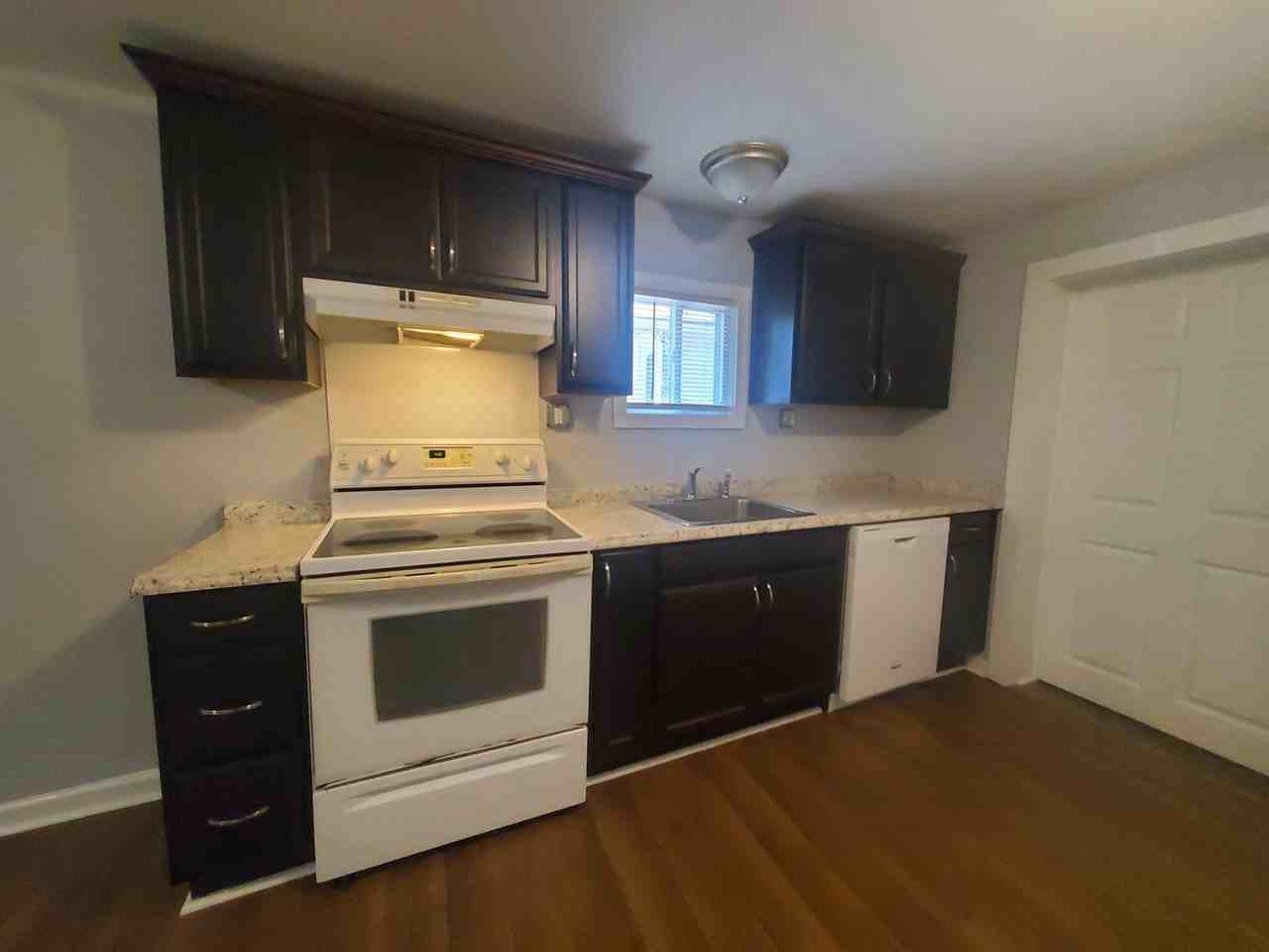 1517 Pierce St - Photo 3 of 18