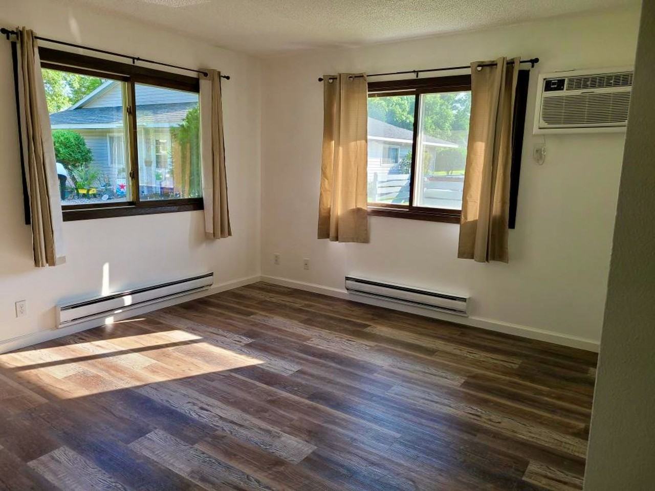 All one level, private entry units! - Photo 4 of 8