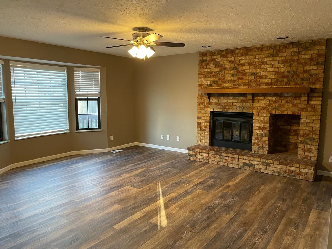 306 Amy Dr - Photo 3 of 15