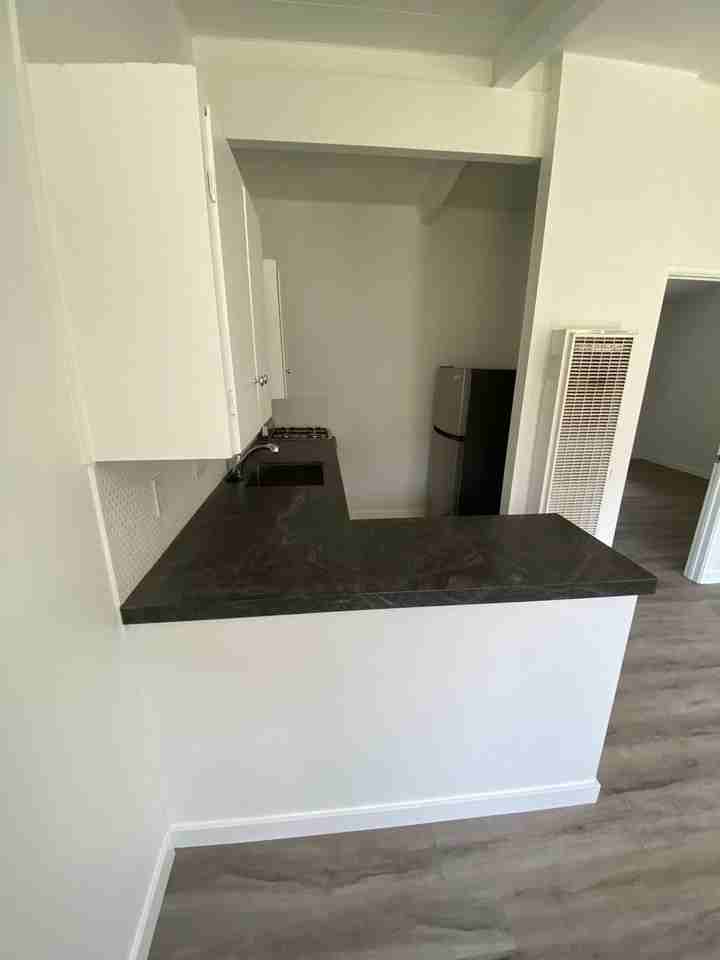 607 2nd St - Photo 2 of 6