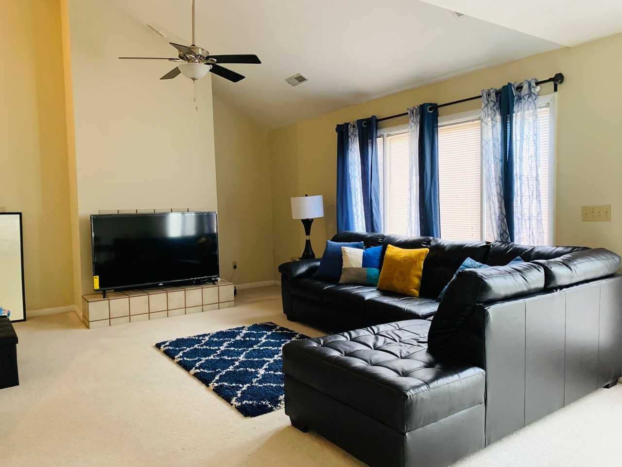 219 Woods Edge Ct - Photo 5 of 16
