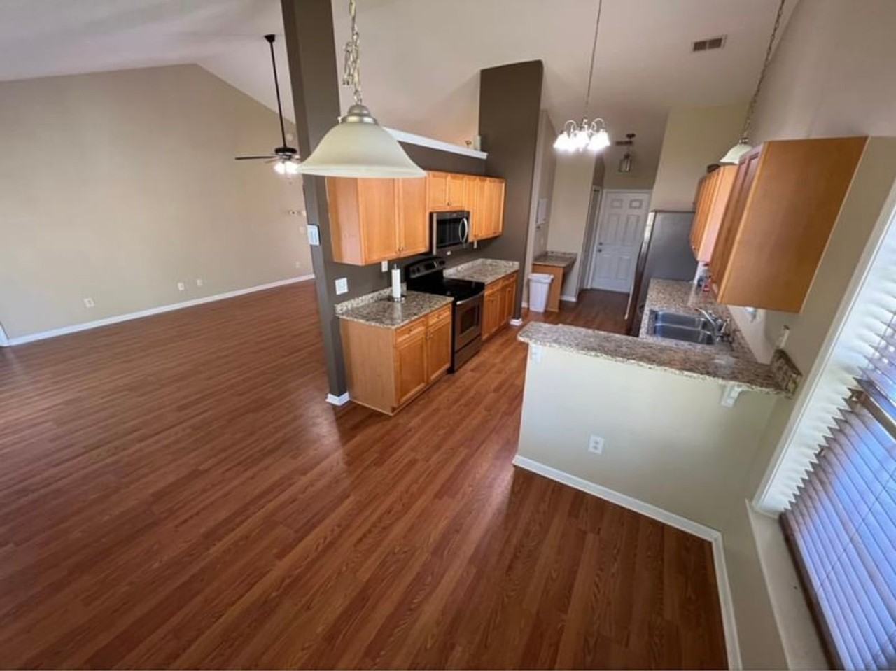 149 Southborough Ln - Photo 2 of 14