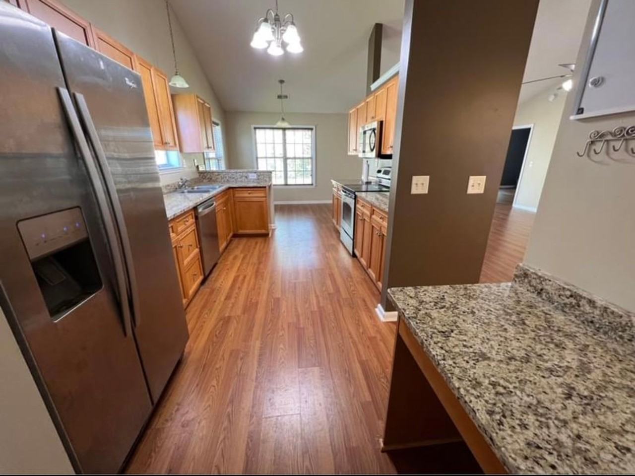 149 Southborough Ln - Photo 4 of 14