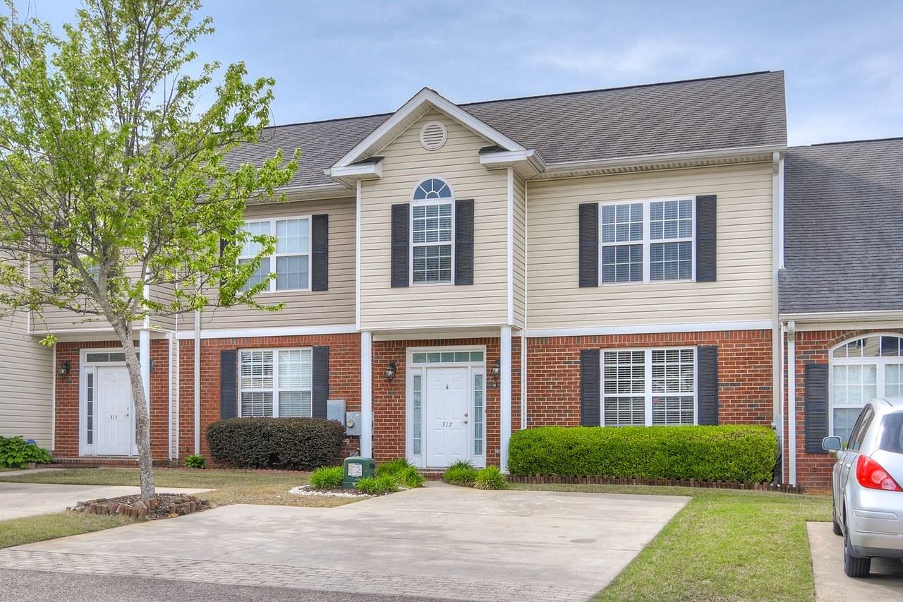 317 Hogan Way - Photo 2 of 27