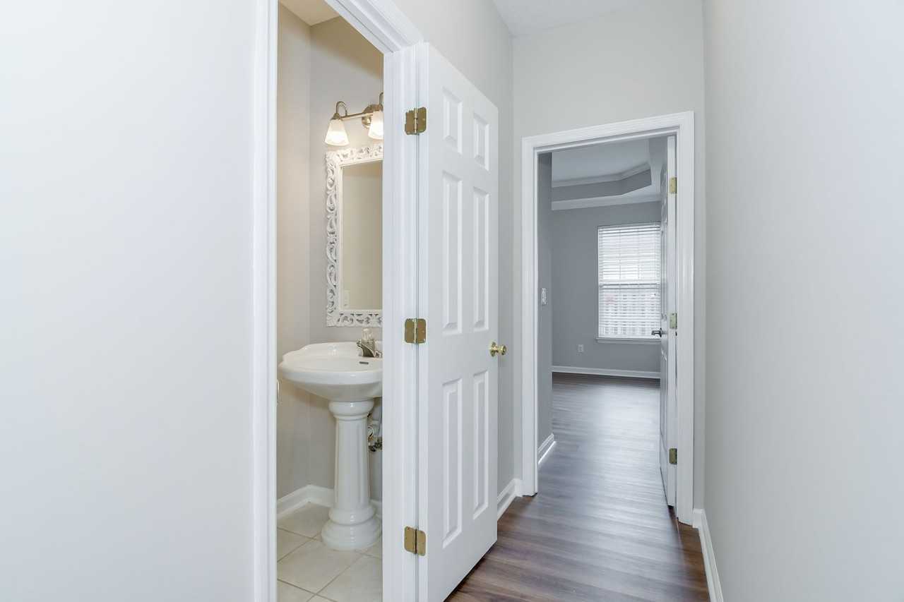 317 Hogan Way - Photo 5 of 27