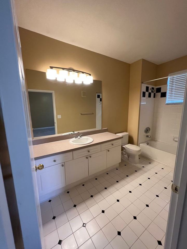 503 Water St - Photo 6 of 19