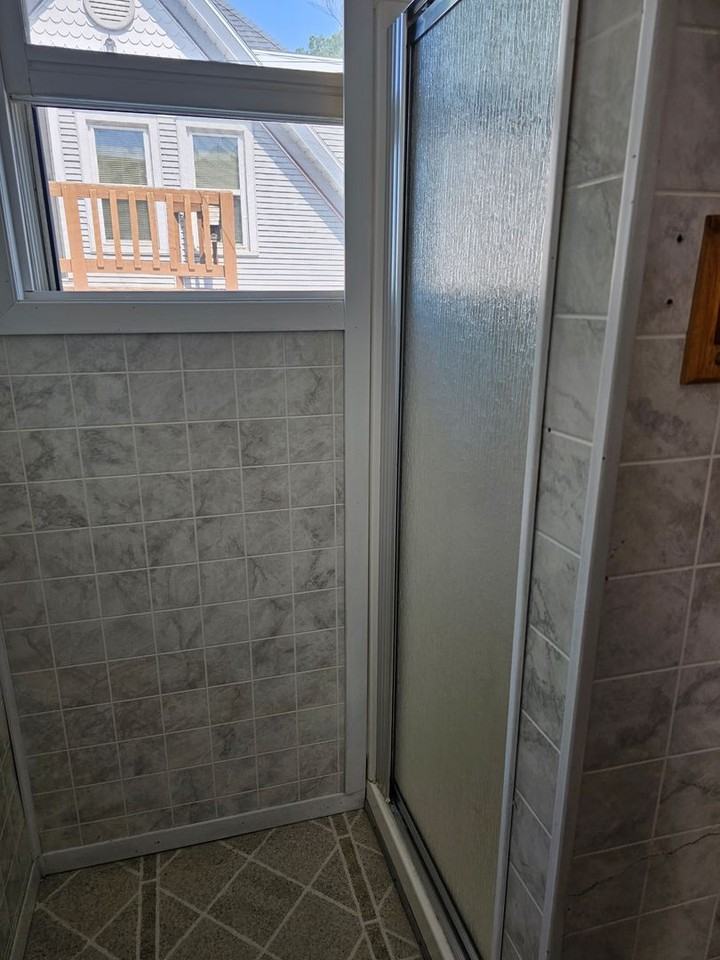 221 Witter St - Photo 6 of 11