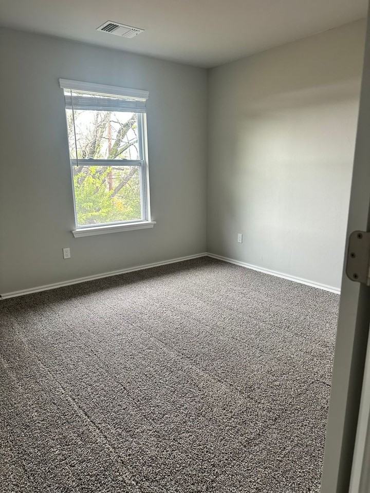 230 Sw 34th St #1413 - Photo 7 of 9