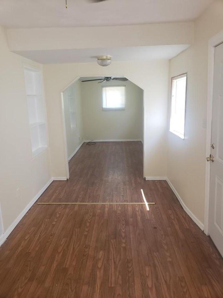 521 S Main St - Photo 3 of 19