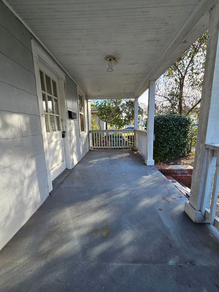 842 47th St - Photo 2 of 19