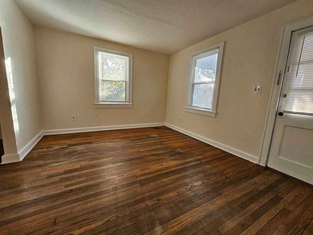 842 47th St - Photo 3 of 19