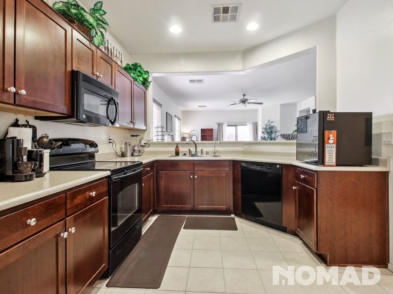 2611 W Fawn Dr - Photo 3 of 28