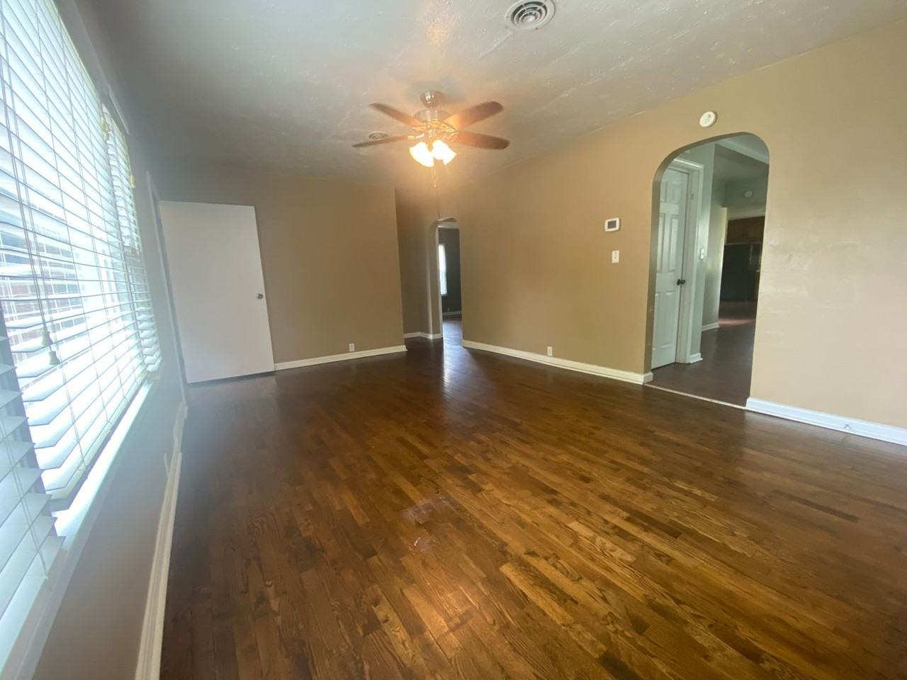 216 Blakeslee St - Photo 3 of 19