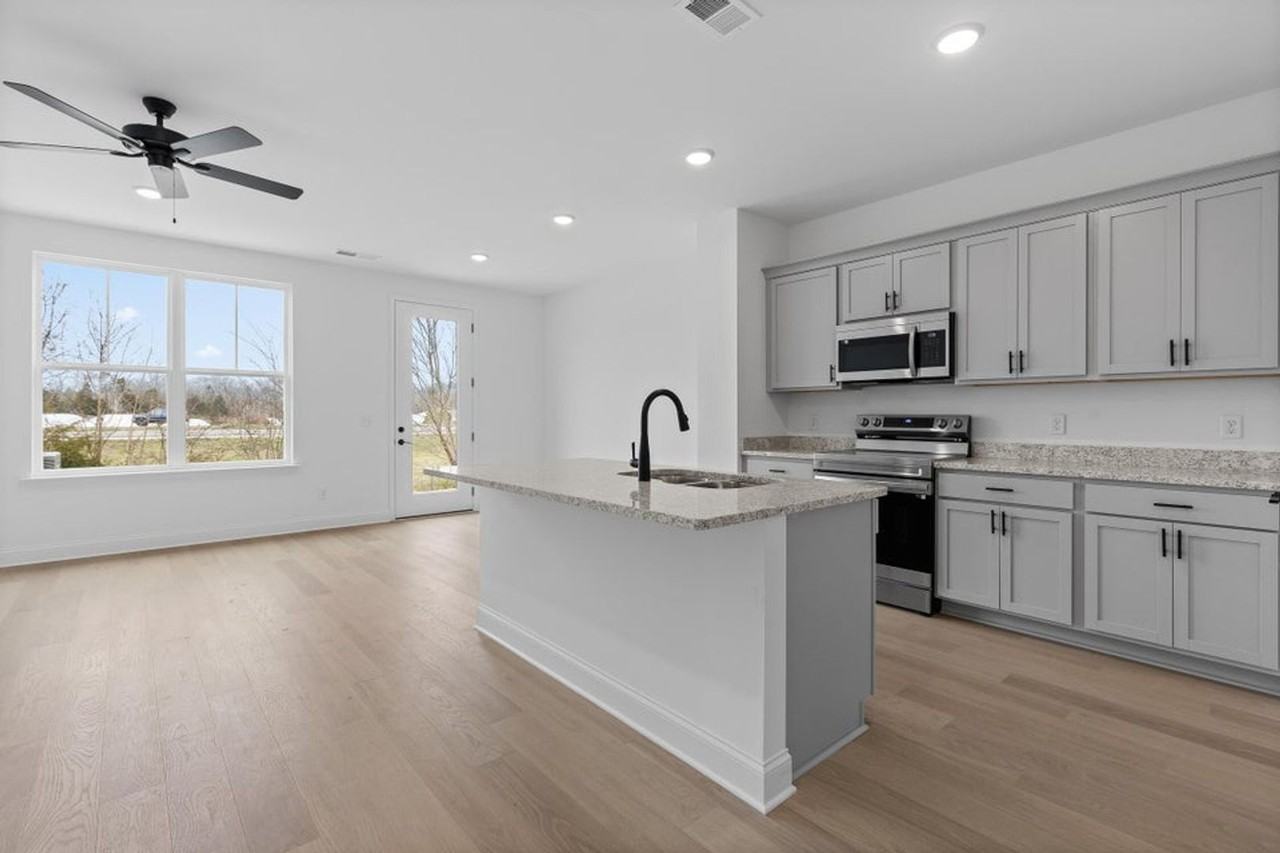 8917 James Creek Dr - Photo 3 of 18