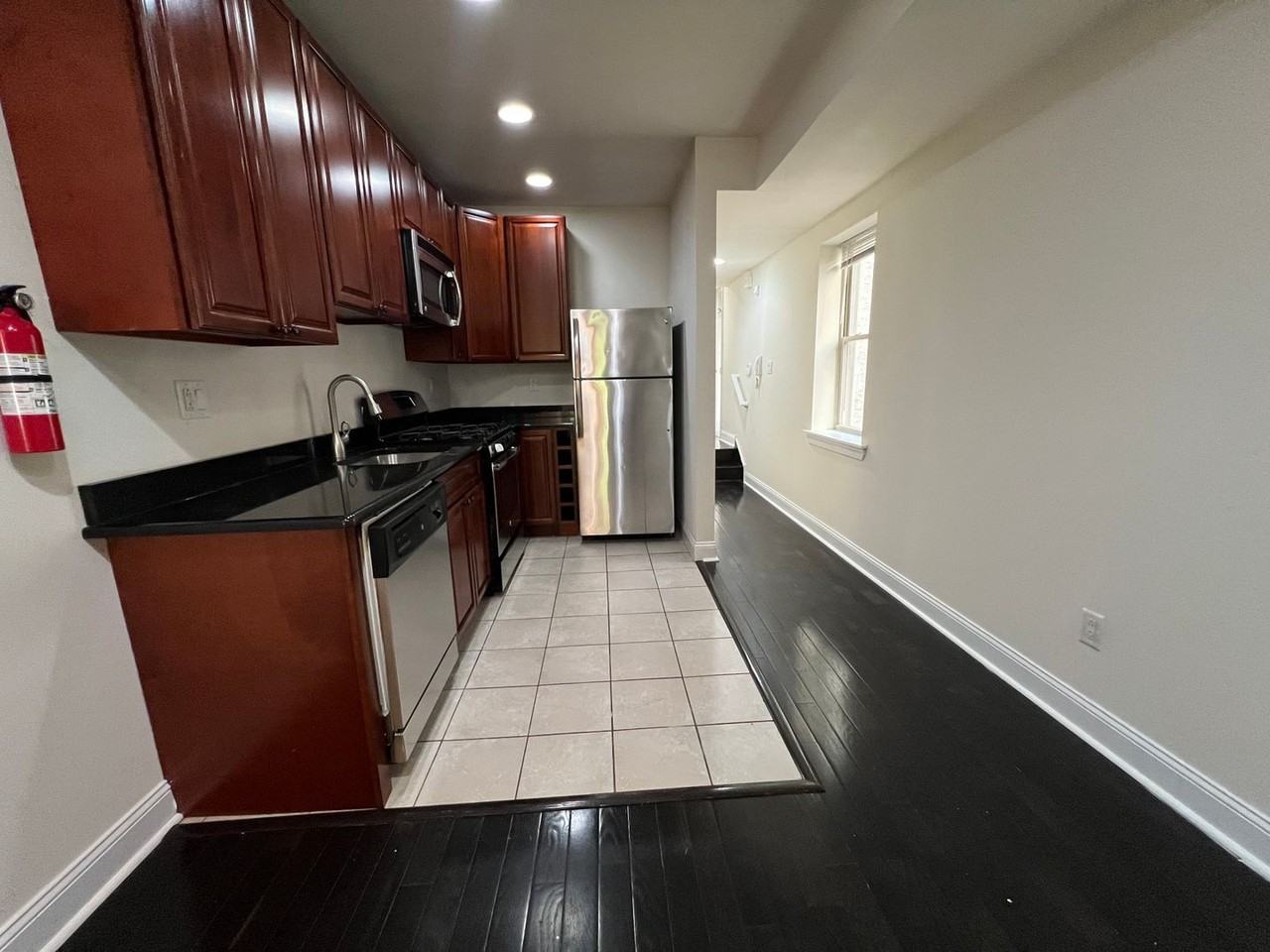 2009 N 16th St - Photo 3 of 6