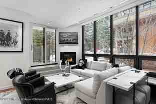623 S Monarch St #C - Photo 1 of 1