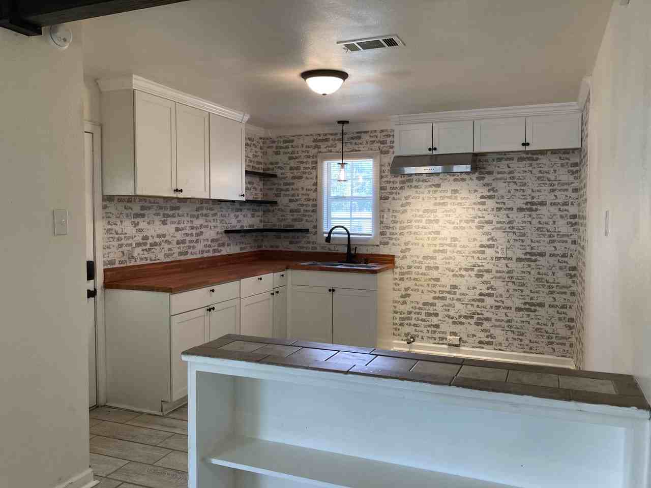 1108 Westwood Dr - Photo 3 of 6