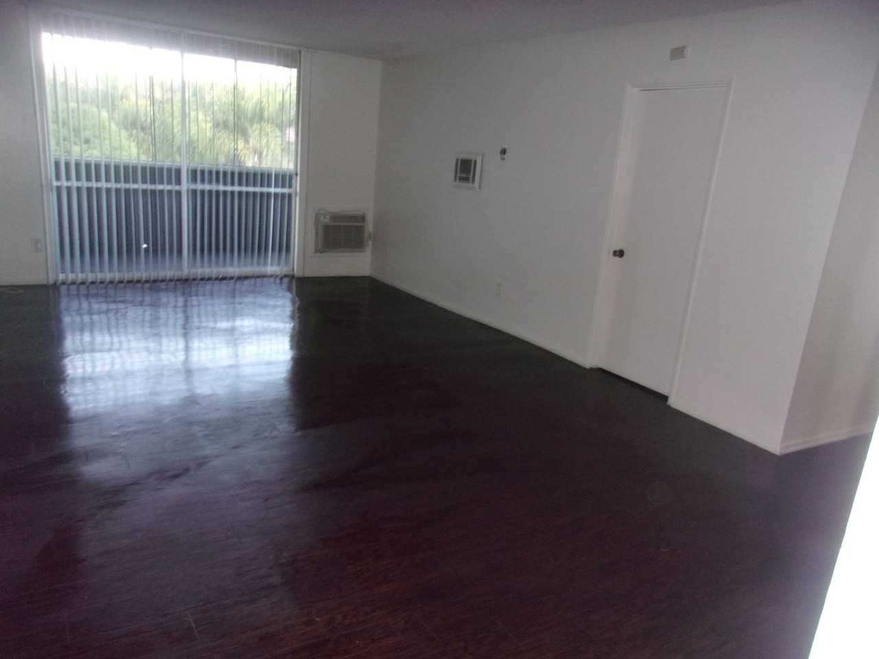 Grand - Photo 4 of 11