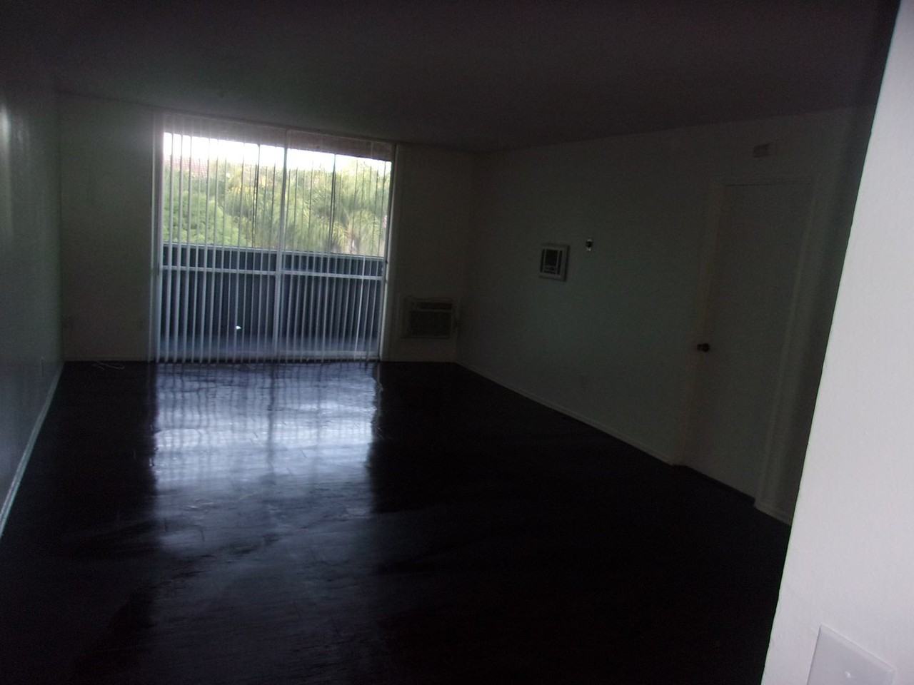 Grand - Photo 5 of 11