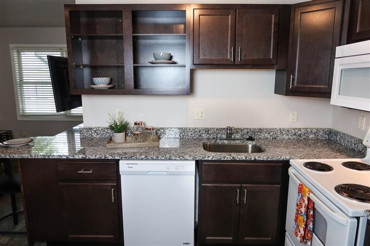 504 E Clark - Photo 4 of 13