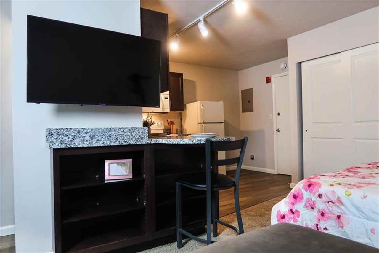 504 E Clark - Photo 5 of 13