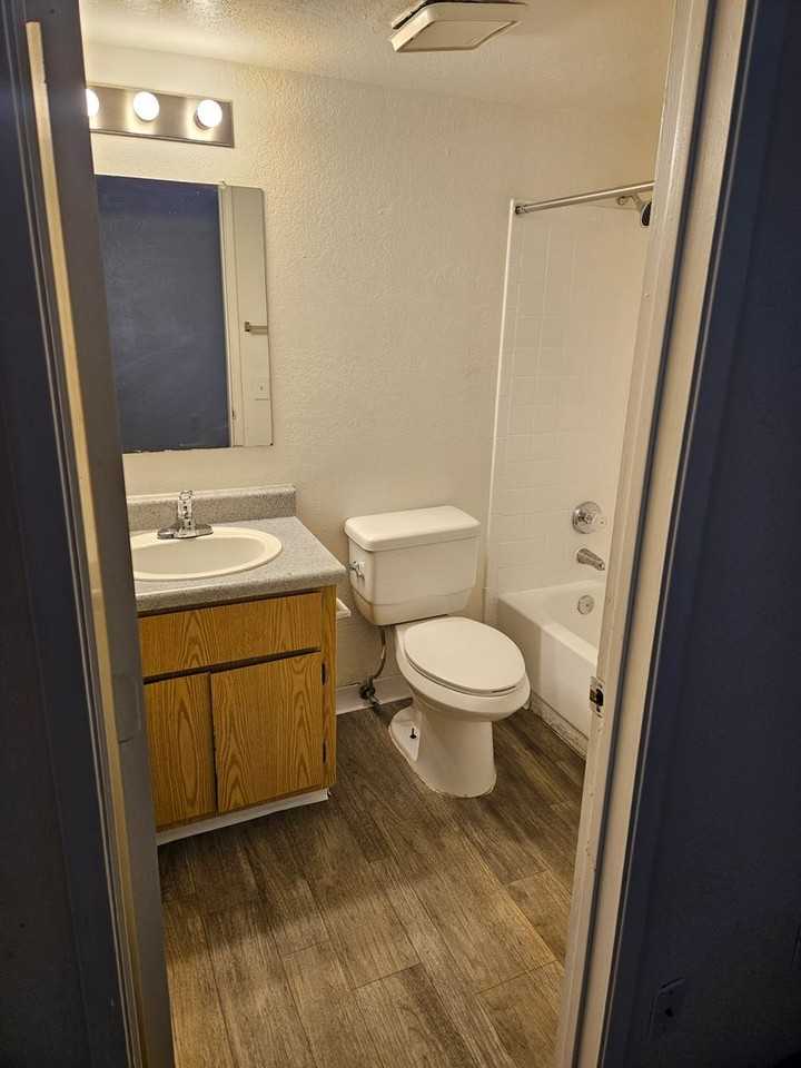 Metro Tucson * Newly Remodeled Units* - Photo 5 of 13