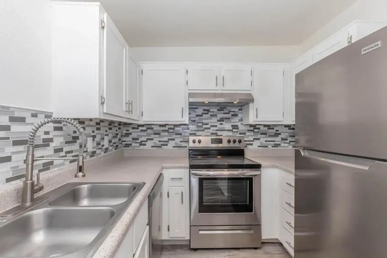 Metro Tucson * Newly Remodeled Units* - Photo 6 of 13