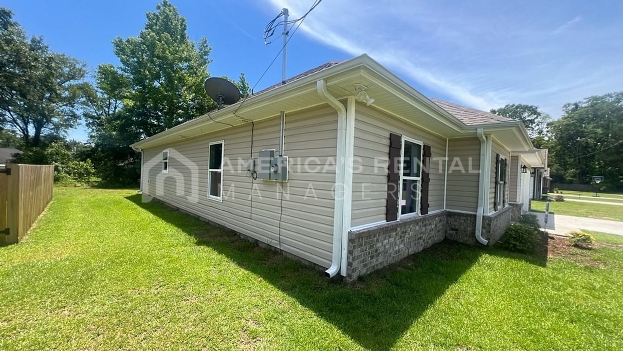 306 Kennesaw Ave - Photo 3 of 28